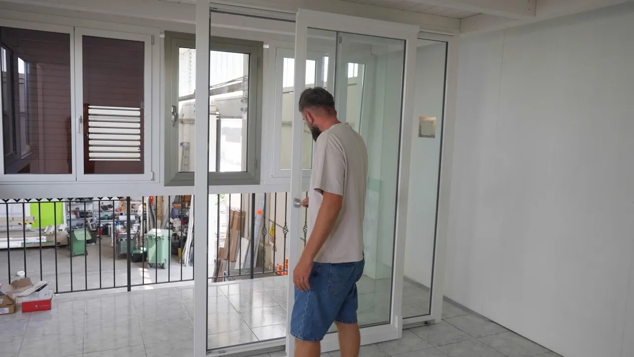 Lo showroom di Diva Infissi in Via dell'Industria a Martinsicuro
